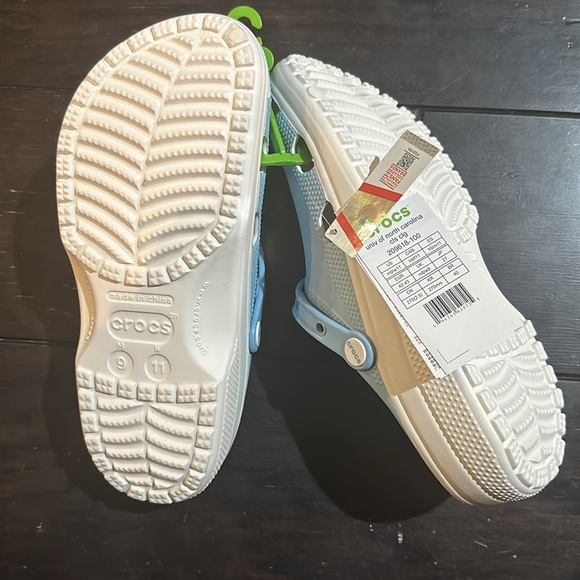 Brand NWT Crocs - UNC Carolina Classic Clog (Men’s size 9 Women’s size 11) - Picture 3 of 3